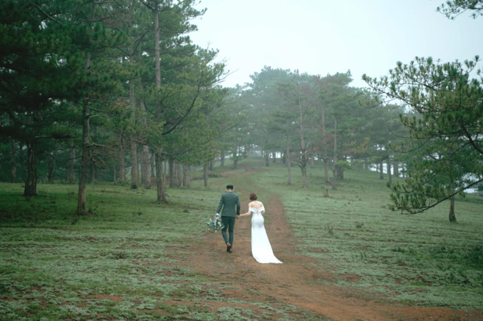 Famiglia che partecipa a una sessione di supporto reciproco